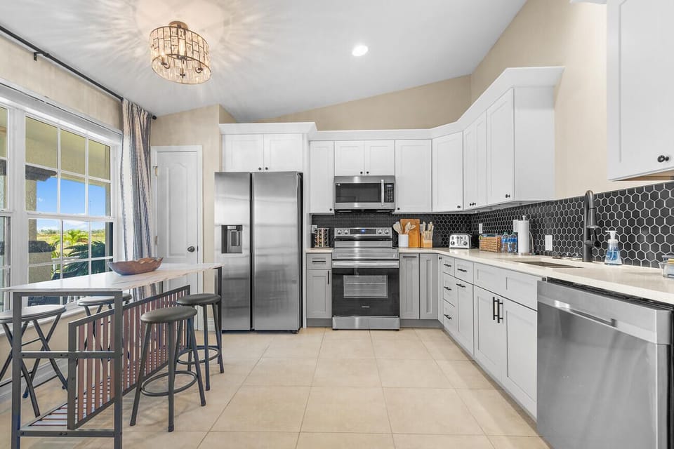 Whip up some gastronomic delights and enjoy a meal in our modern kitchen equipped with cooking basics and essentials. 
