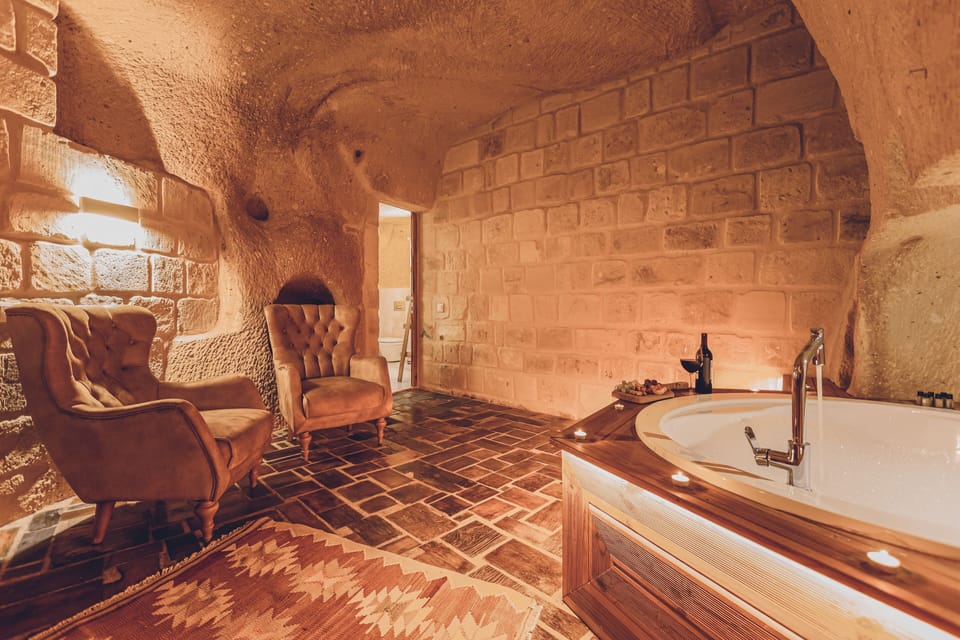 Deluxe Double Room with Jacuzzi | Living area