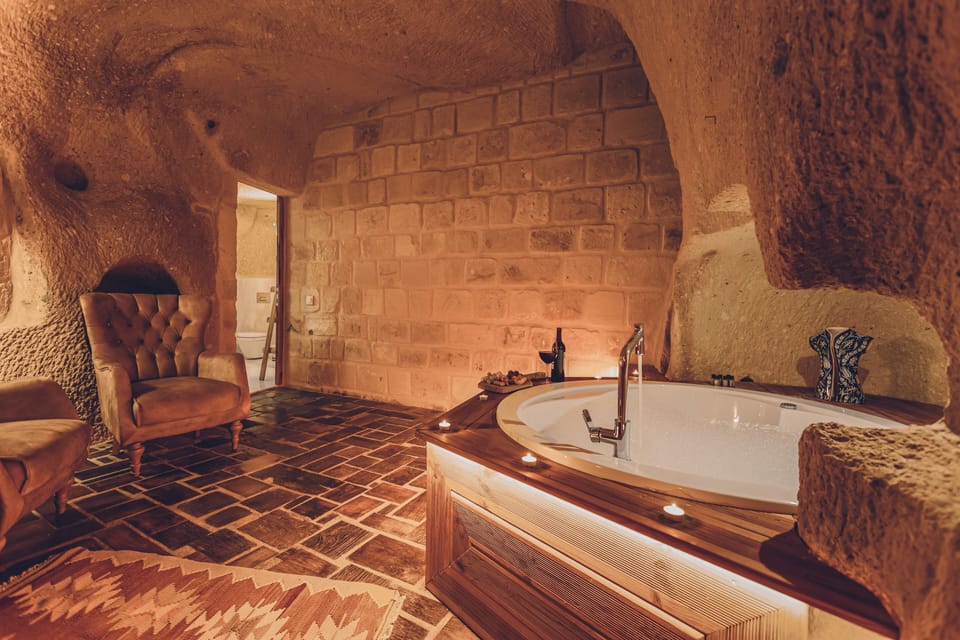 Deluxe Double Room with Jacuzzi | Living area