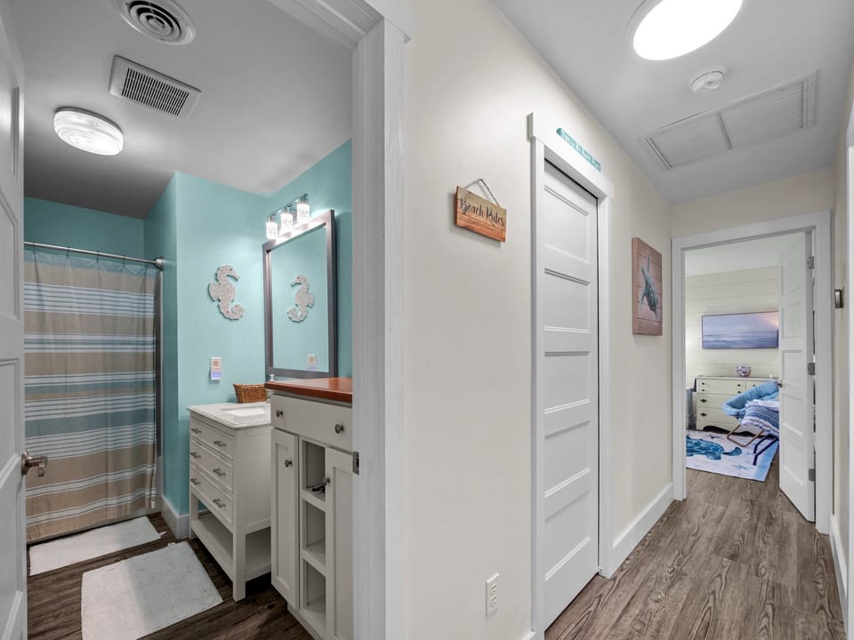 Bathroom 2 / Hallway