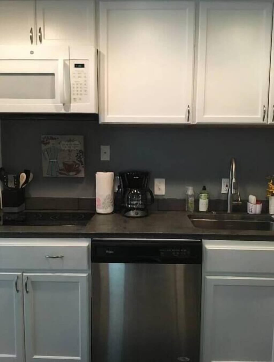Make your coffee or a quick dinner. Your kitchen, ready to go.