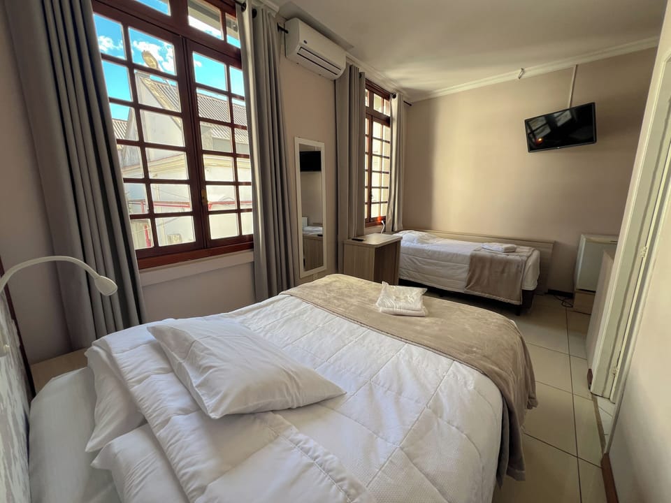 Deluxe Twin Room | Desk, laptop workspace, free WiFi