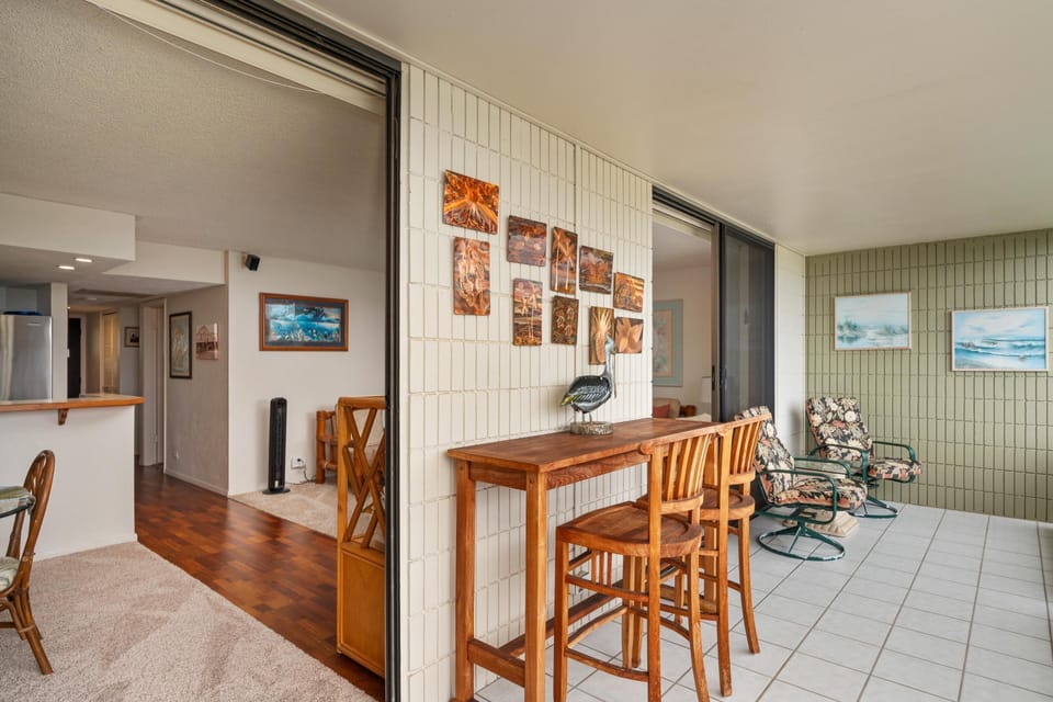 Condo, 2 Bedrooms | Dining