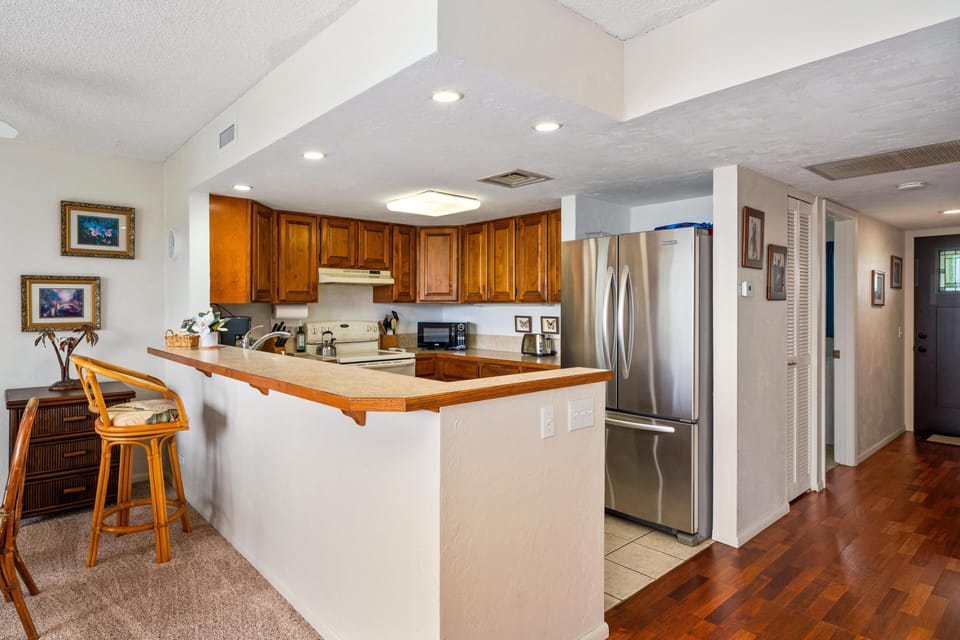 Condo, 2 Bedrooms | Private kitchen | Fridge, oven, coffee/tea maker, toaster