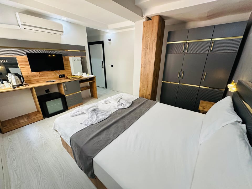 Standard Room | Minibar, laptop workspace, cribs/infant beds, free WiFi