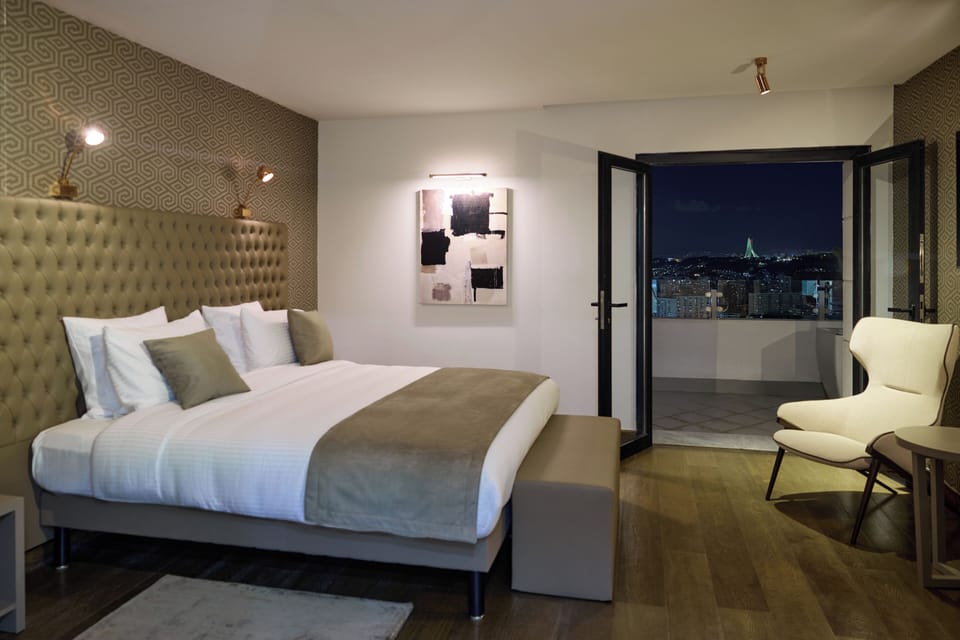 Premium Double Room | Minibar (free items), in-room safe, desk, laptop workspace
