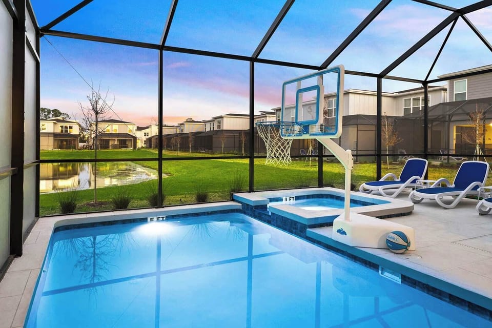 Private Pool & Patio at Twilight *Highlight*
