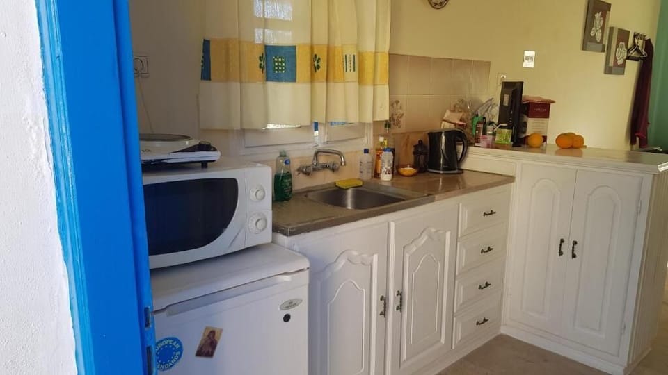 Comfort Double Room, 1 Bedroom, Housekeeping, Garden View | Private kitchen | Full-size fridge, toaster oven, kitchen islands