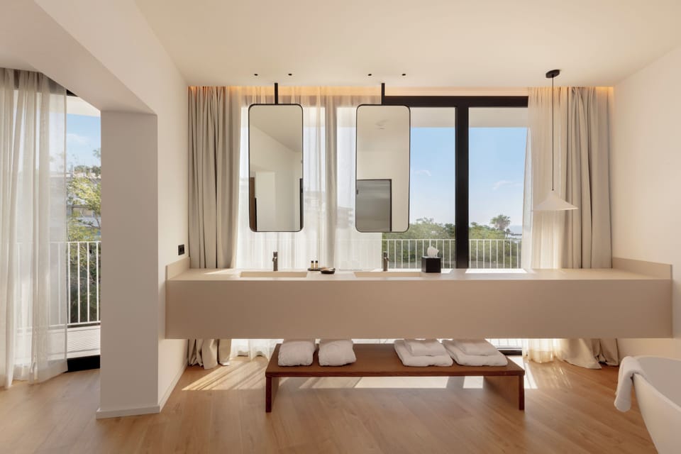 Luxury Double Room, Balcony, Partial Sea View | Bathroom | Hair dryer, bathrobes, slippers, towels