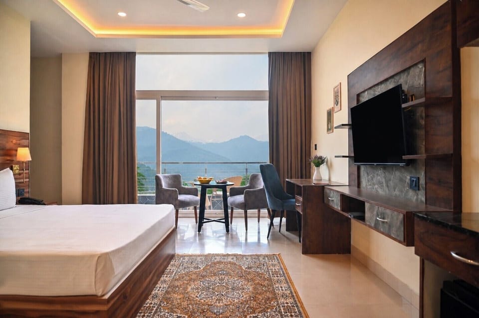 Deluxe Room, Valley View | 1 bedroom, iron/ironing board (on request), WiFi (free)