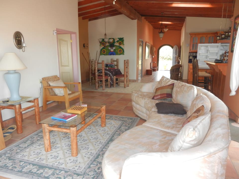 living room toward entry