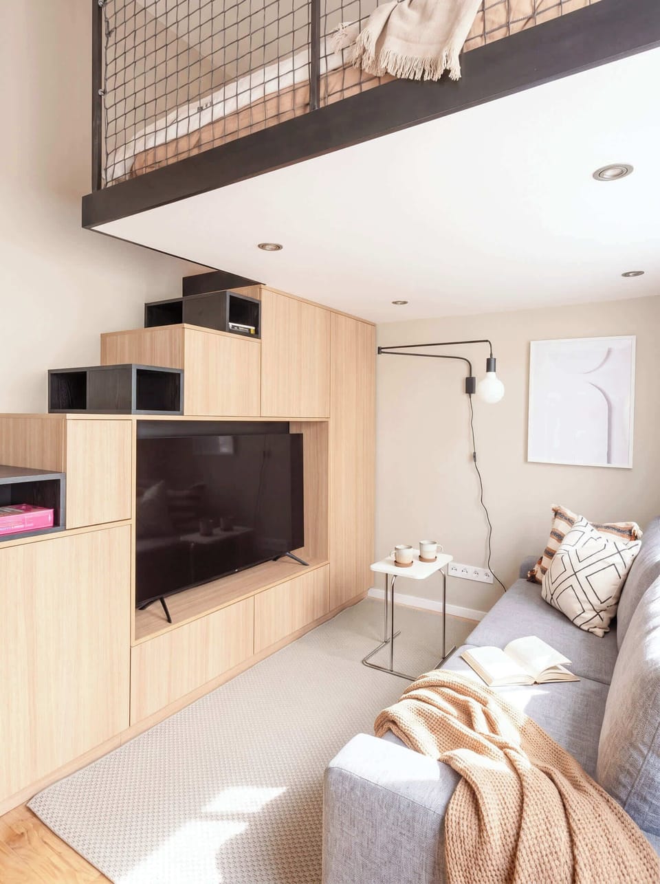TV with Netflix and convertible sofa bed for extra two guests
