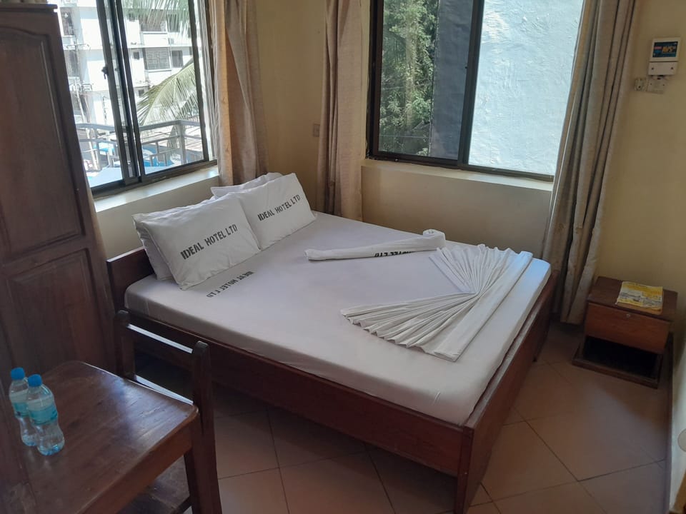 Deluxe Double Room | Free WiFi, bed sheets