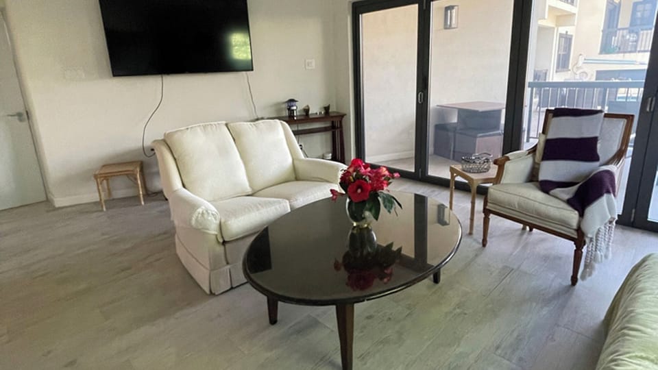 Apartment, 2 Bedrooms, Balcony, Garden View | Living room