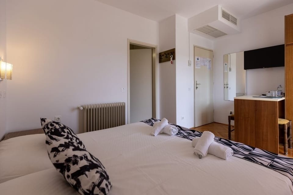 Classic Twin Room, Balcony | Desk, free WiFi