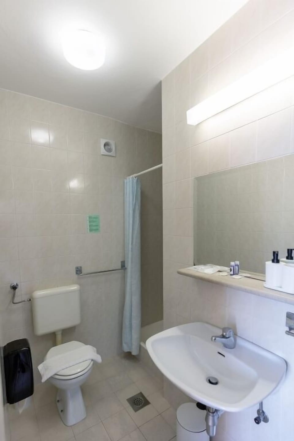Classic Twin Room, Balcony | Bathroom | Combined shower/tub, hair dryer, towels, soap
