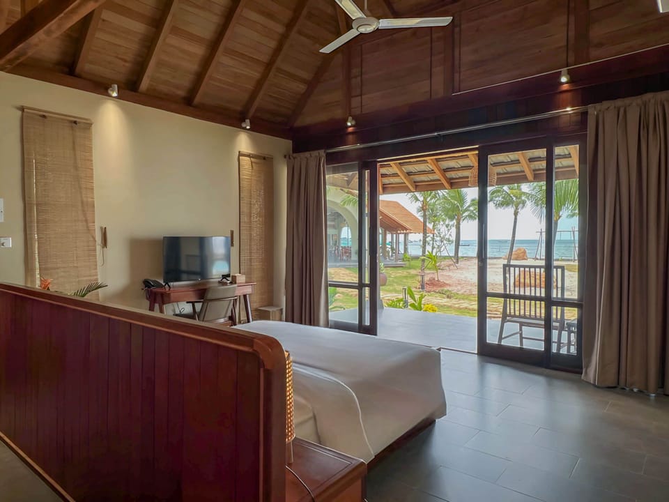 Luxury Sea Front Villa Double | Premium bedding, memory foam beds, minibar, in-room safe