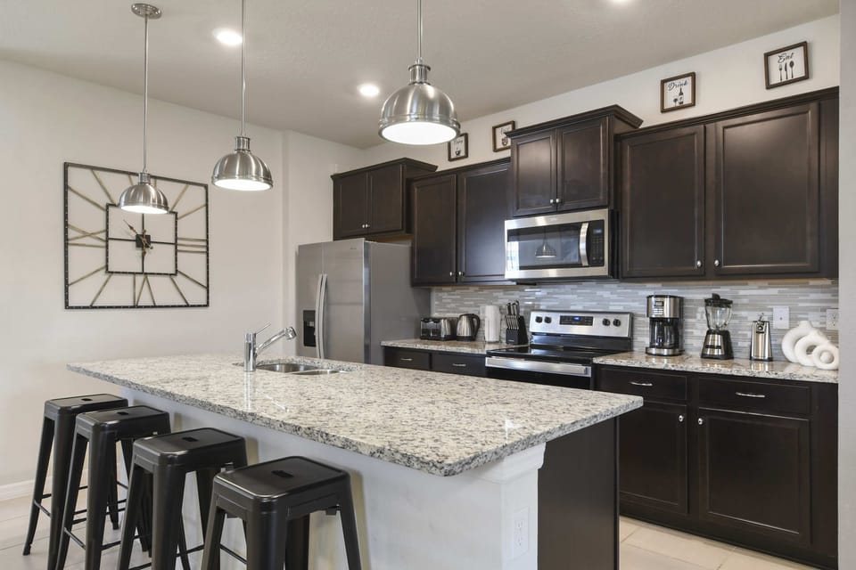 House, Multiple Beds, Pool Access, Pool View (4045LA_M WIR) | Private kitchen | Coffee/tea maker, electric kettle