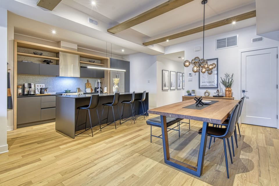 Deluxe Condo | In-room dining