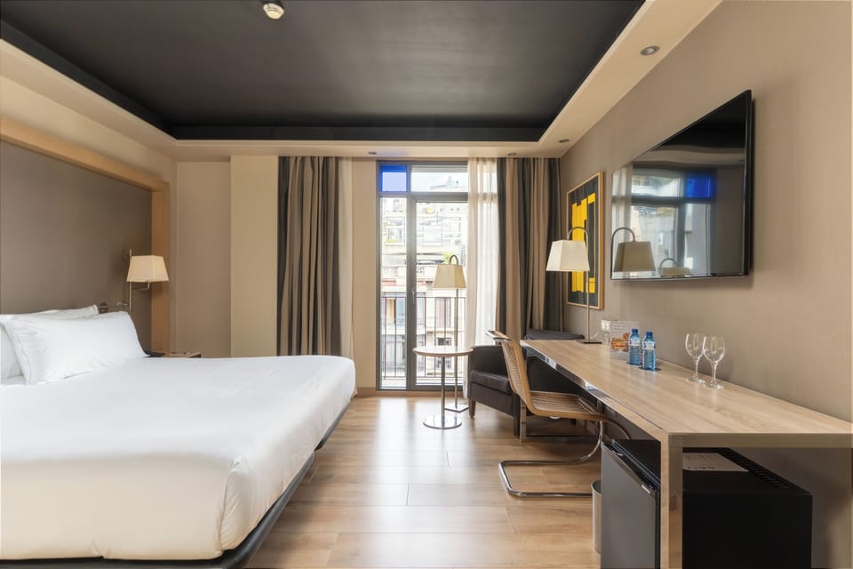 Superior Double Room | Premium bedding, minibar, in-room safe, desk