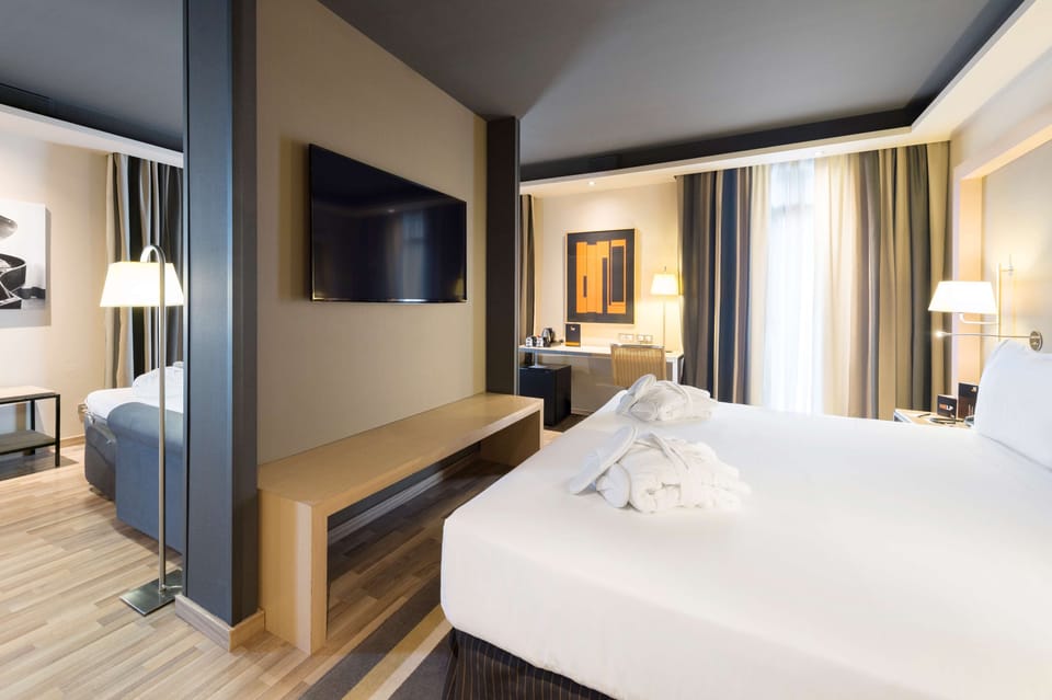 Premium bedding, minibar, in-room safe, desk