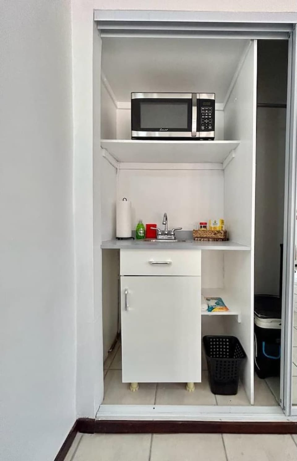 A convenient kitchen is a thoughtfully designed space that maximizes efficiency and functionality