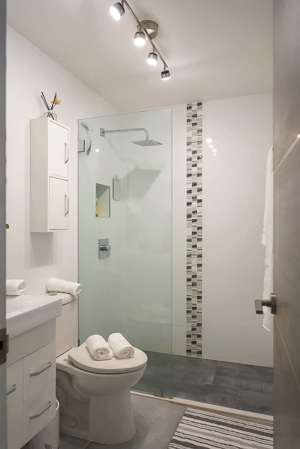 The bathroom is thoughtfully equipped with all the necessary essentials to ensure you have a truly relaxing experience while taking a shower.