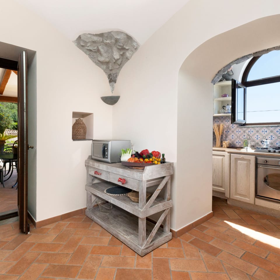 House, Smoking | 2 bedrooms, desk