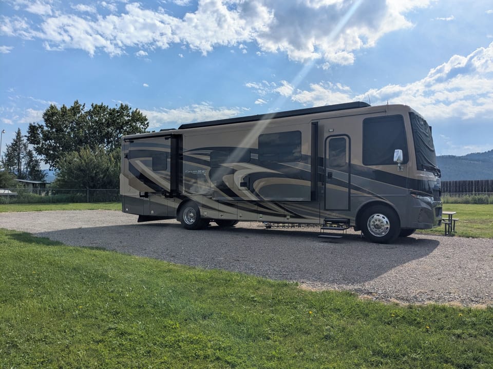 This unit is just a picture for reference. This unit is NOT available for rent. 