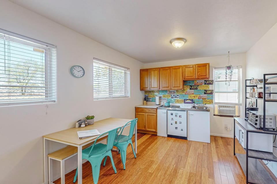 Seating or workstation, minifridge, 2 stovetop burners, small sink