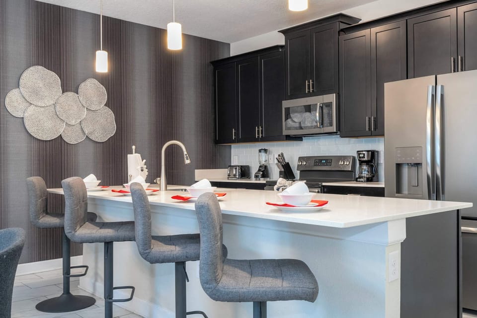 Comfort Townhome | Private kitchen | Full-size fridge, microwave, stovetop, dishwasher