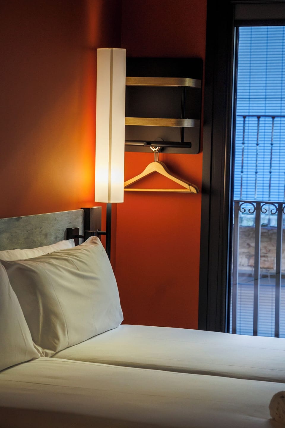 Standard Room, 2 Twin Beds | Laptop workspace, soundproofing, free WiFi, bed sheets