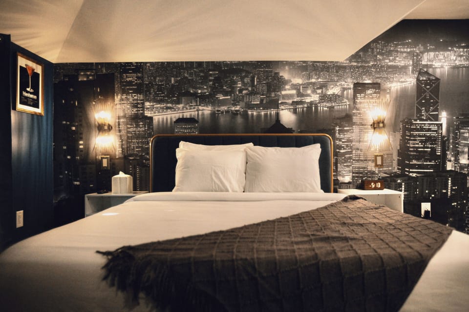 Premium bedding, minibar, iron/ironing board, free WiFi