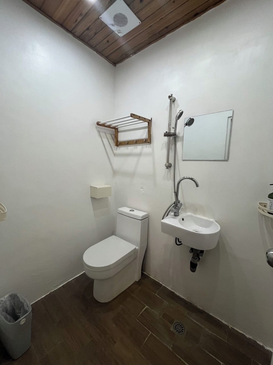 Standard Double Room, Private Bathroom (Room Assigned on Arrival) | Bathroom | Shower, rainfall showerhead, free toiletries, hair dryer