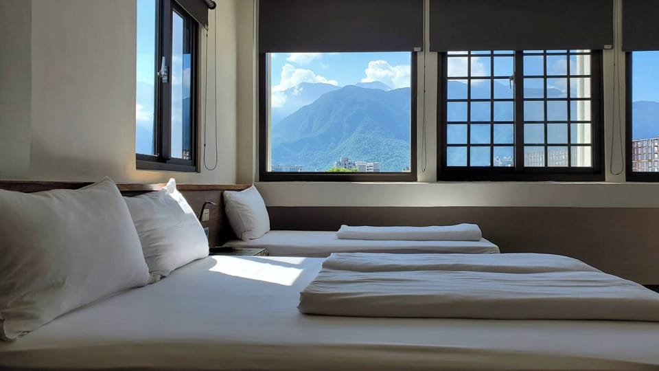 Family Suite | Soundproofing, free WiFi, bed sheets
