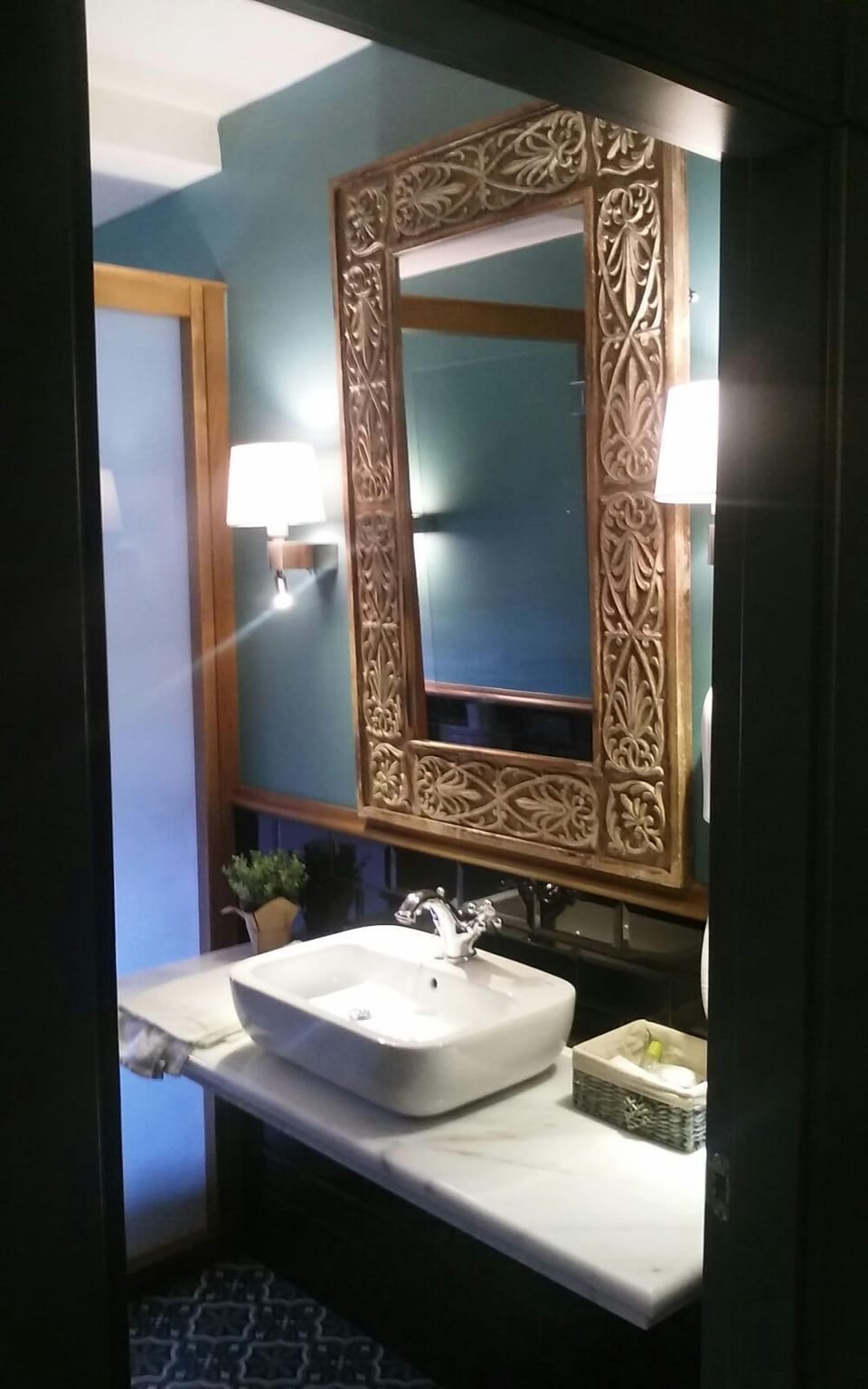 Superior Room, Garden View | Bathroom | Free toiletries, hair dryer, towels, toilet paper