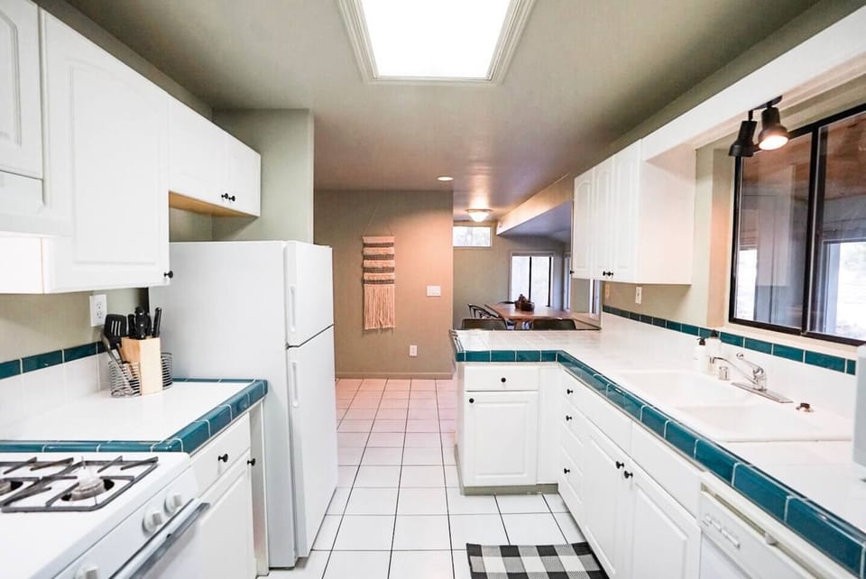 The kitchen is equipped with everything you need to cook up tasty breakfasts, leisurely lunches and delicious dinners for everyone to enjoy,