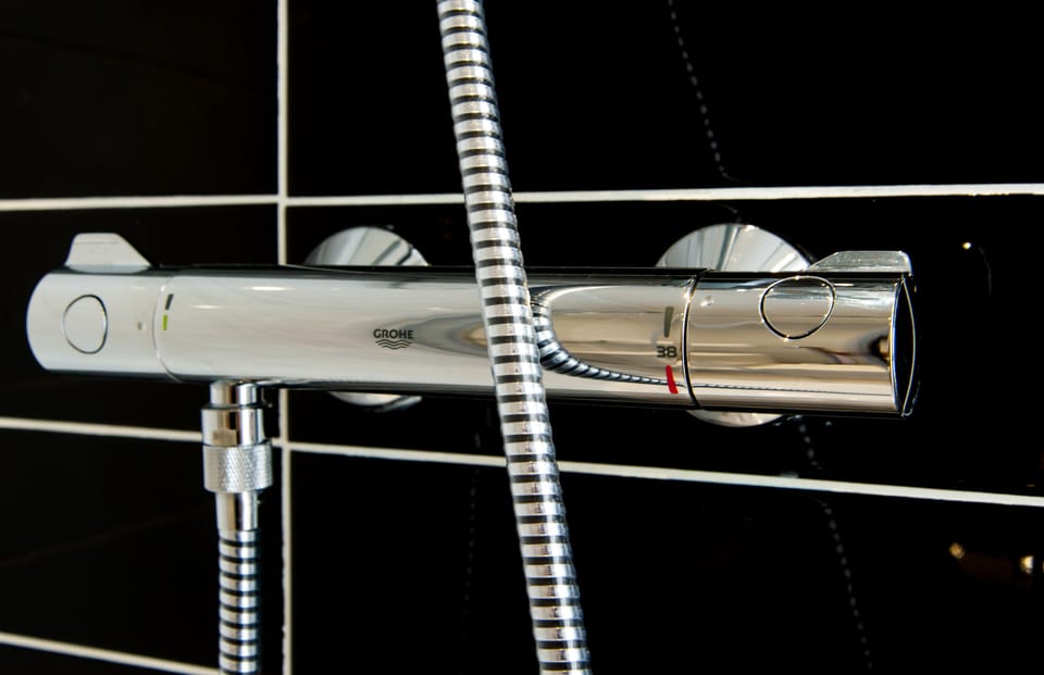Triple Room, Private Bathroom | Bathroom | Combined shower/tub, free toiletries, hair dryer, towels