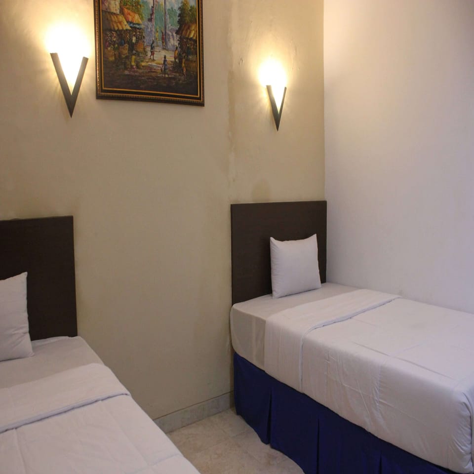 Deluxe Room, 2 Bedrooms | Desk, soundproofing, free WiFi, bed sheets
