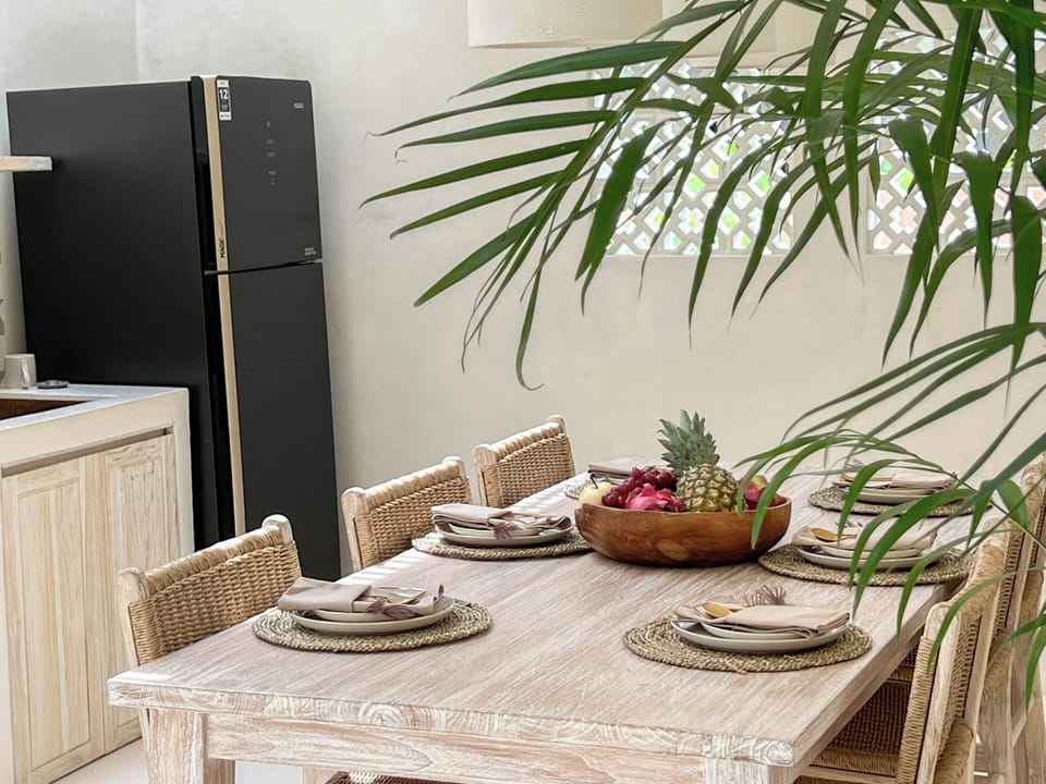 Design Villa, Patio, Pool View | Dining room