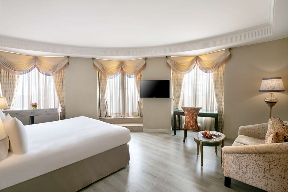 Crescent Suite | Premium bedding, minibar, in-room safe, individually furnished