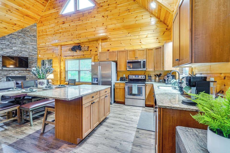 Kitchen | Main Level | Keurig & Drip Coffee Makers | Dishwasher | Cooking Basics