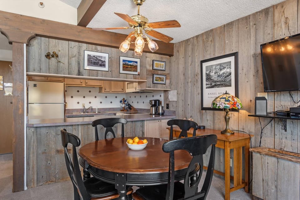 A fully stocked kitchen and dining area make it very convenient to dine at home.  With restaurants just steps away, dining out is equally convenient!