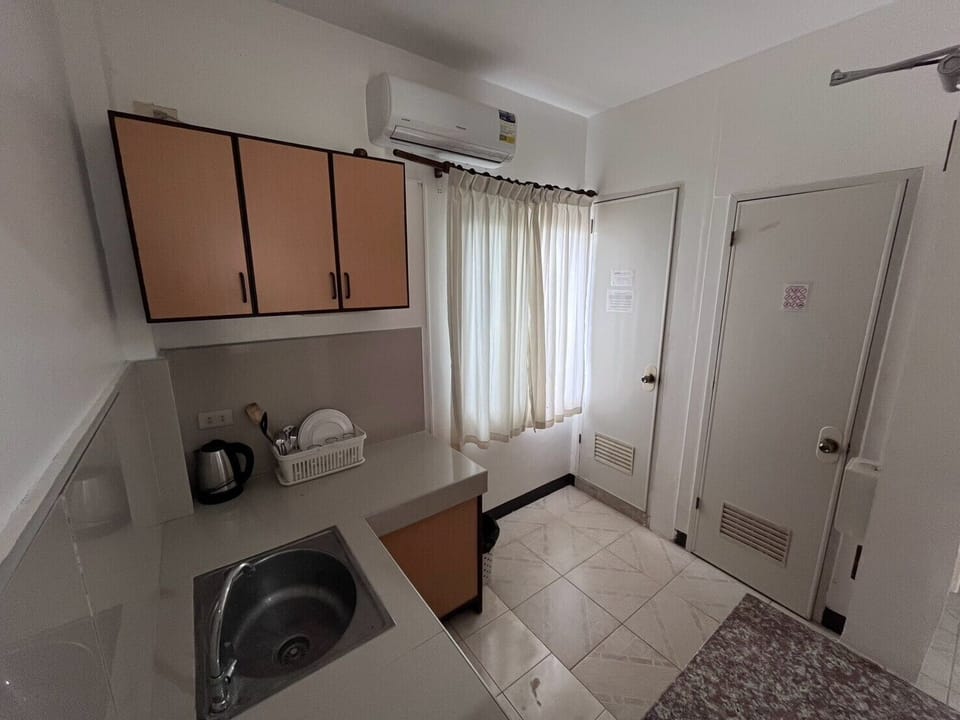 Deluxe Twin Room | Private kitchenette