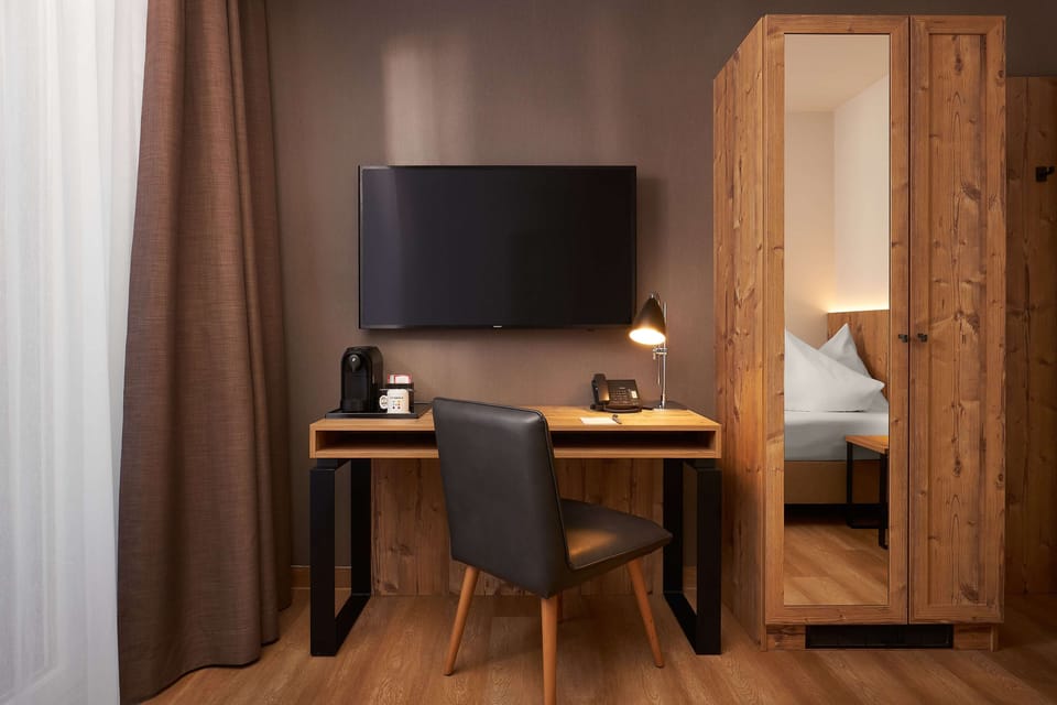 Superior Single Room | Hypo-allergenic bedding, free minibar, in-room safe, desk