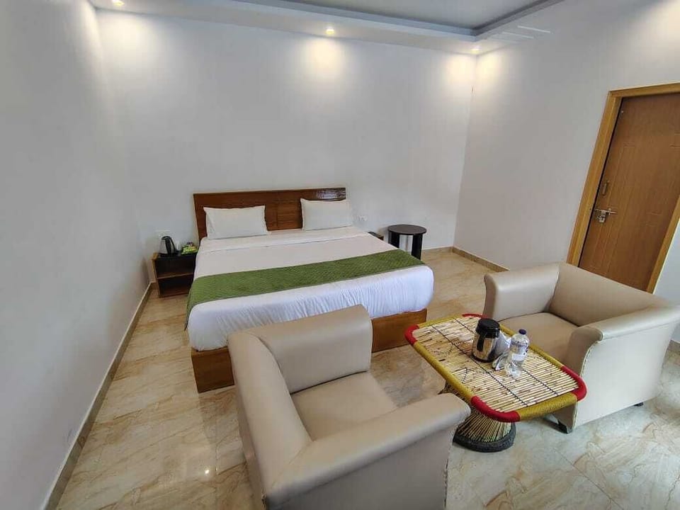 Premium Room | Premium bedding, desk, bed sheets