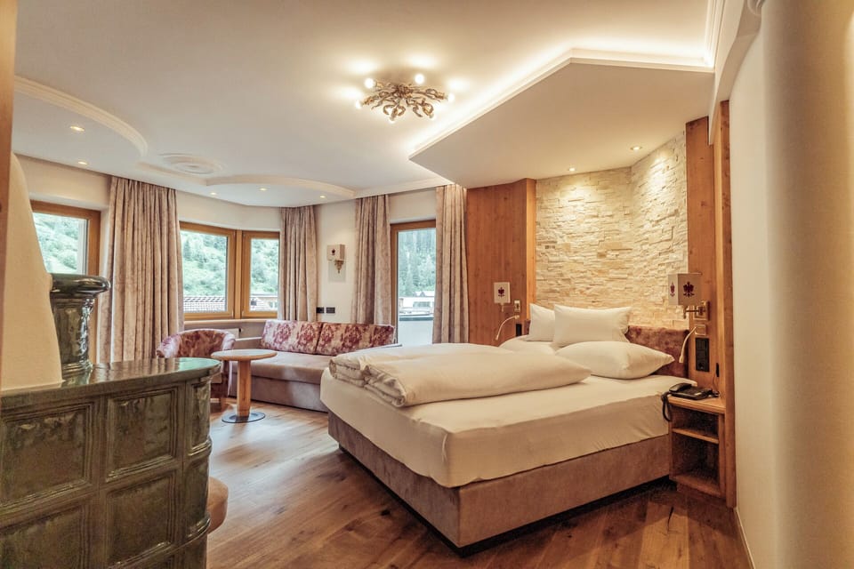Romantic Room (Kuschelsuite) | Premium bedding, minibar, in-room safe, individually furnished