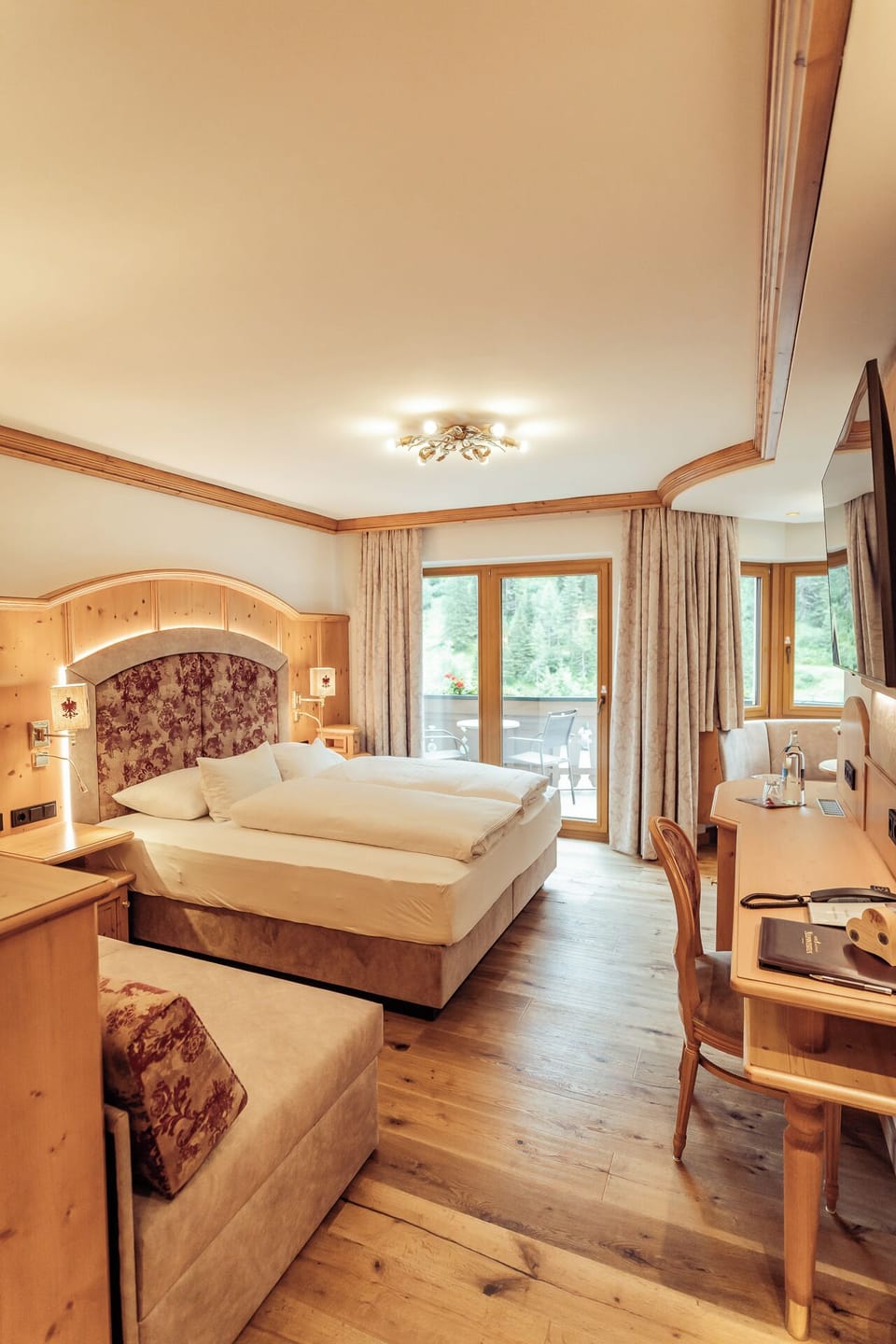 Romantic Room (Kuschelsuite) | Premium bedding, minibar, in-room safe, individually furnished