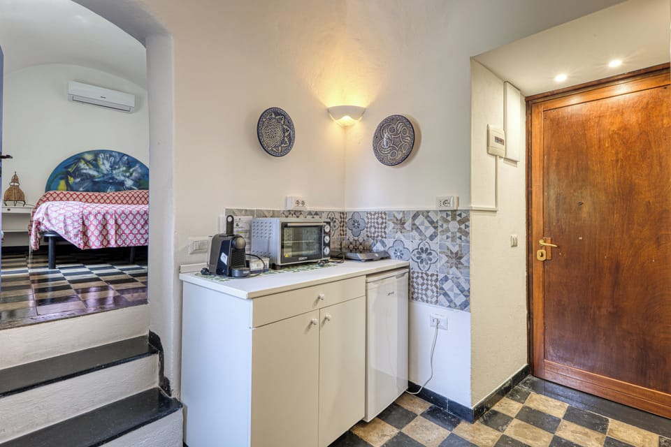 Family Apartment, Multiple Bedrooms (La Finestra Sul Giardino) | Private kitchen | Fridge, stovetop, coffee/tea maker, electric kettle