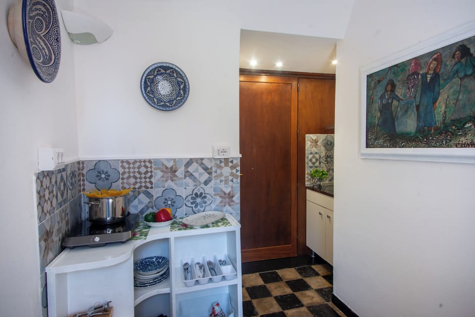 Family Apartment, Multiple Bedrooms (La Finestra Sul Giardino) | Private kitchen | Fridge, stovetop, coffee/tea maker, electric kettle